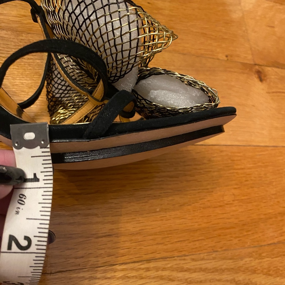 Elegant Black and Gold Women's Heels - Picture 11 of 11